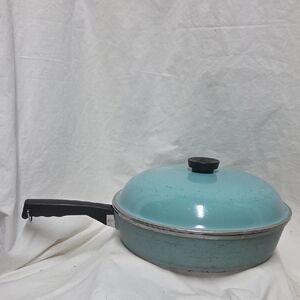Vintage CLUB Aluminum 11 1/2" Gry Pan Skillet With Cover